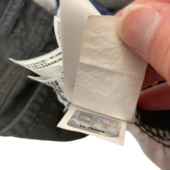 The North Face Gray Flat Front Shorts Sz 6 - Picture 5 of 7